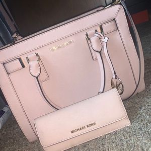 Michael kors cross body purse large with wallet